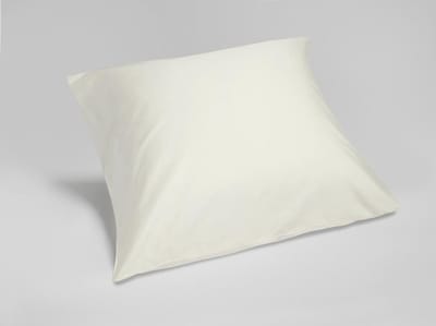 Yumeko kussensloop katoensatijn warm wit 65x65 - Bio, eco & fairtrade - 1 stuk