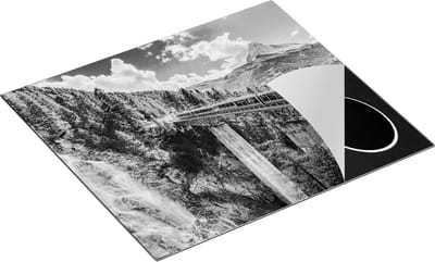 Chefcare Inductie Beschermer Trein op een Brug bij een Waterval in Zwitserland - Zwart Wit - 60x50 cm - Afdekplaat Inductie - Kookplaat Beschermer - Inductie Mat