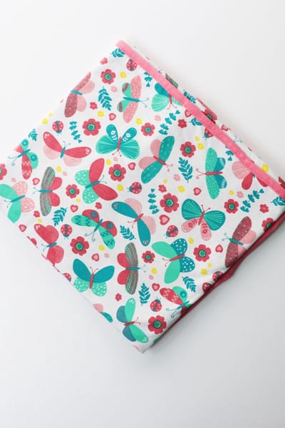 Lubna HomeBaby Deken groen gekleurde gekamde katoenen babydeken 80x80 cm vlinder 80x80cm gekamde katoenen deken
