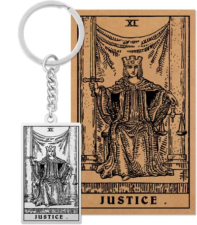 Tarot Sleutelanger XI: Gerechtigheid / Justice - Op Cadeau Kaartje - Zilverkleurig Stainless Steel - Grote Arcana uit Rider-Waite Geïnspireerd - Pax Amare