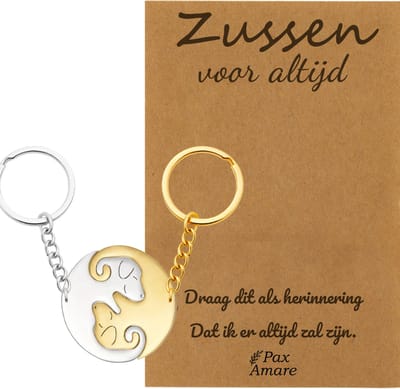 BFF Sleutelhanger voor 2 'Zussen voor altijd' - Schattige Hondjes - Sleutelhanger set op Cadeau Kaartje Sleutelhanger set - Goudkleurig & Zilverkleurig - Vriendschap Symbool - Pax Amare