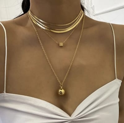 Leerella Dames Ketting Set | Goudkleurige Dames Ketting Set | Ketting met Hanger Bolletje en Dobbelsteen | Cadeautjes voor Vrouw | Verjaardag | Moederdag