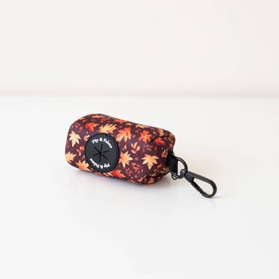 Pip & Palms - Honden Poepzakjeshouder Falling for You - Bruin - 9x5x5 cm - Incl. rol poepzakjes - Met Ritssluiting - Poepzakhouder - Poepzakjesdispenser