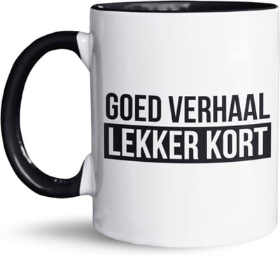 NietMokken.nl - Grappige Koffiemok - Goed Verhaal Lekker Kort - Beide Zijden Bedrukt - Keramische Beker - Vaatwasser- en Magnetronbestendig - 325 ml - Origineel Cadeau voor Thuis en Kantoor - Wit/Zwart - Leuk voor collega's