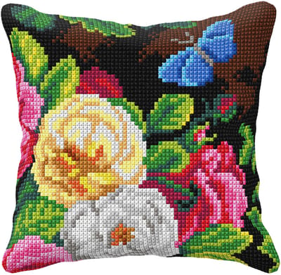 kruissteekkussen 99037 bloemen met vlinder op zwart