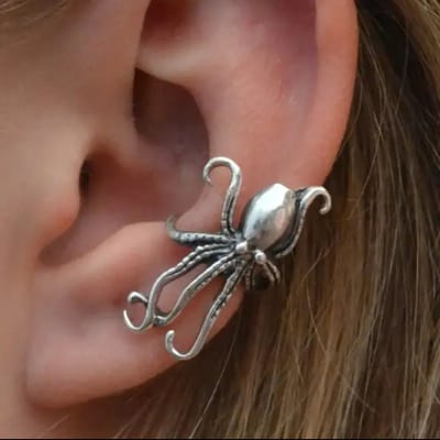 GoedeDoelen.Shop | Klem-Oorbel Octo | Ear Cuff | Octopus Oorbel | Inktvis Oorbel | Afmeting 1,6 x 2,5 CM | Oceans | Oceanlife | Statement Sieraad | Cadeautip