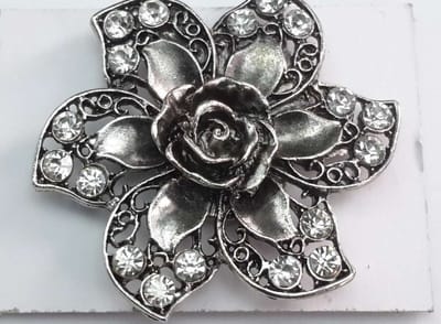 Magneet Broche - roos - bladen met kristal - sluiten voor - omslagdoek - sjaal - vest - zonder gaatjes te veroorzaken.