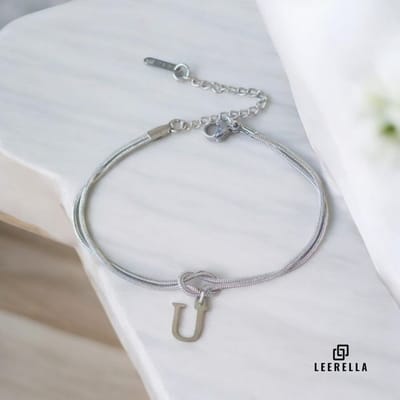 Leerella | U | Stijlvolle Letter Armband van Hoogwaardig RVS in Zilverkleur met Initialen – Perfect voor Dames en Heren | Luxe Accessoire met Persoonlijke Touch Moederdag, Valentijnsdag en Verjaardag Cadeau 16+5cm