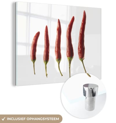 ® Glasschilderij 160x120 cm - Schilderij acrylglas - Vier rode chilipepers op volgorde van grootte - Foto op glas - Muurdecoratie woonkamer - Wanddecoratie slaapkamer - Schilderijen