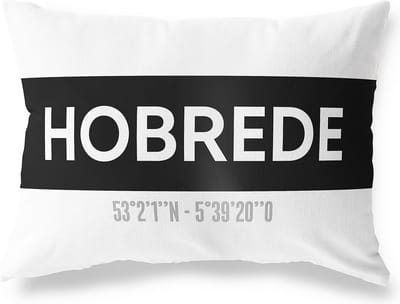 Tuinkussen HOBREDE - NOORD-HOLLAND met coördinaten - Buitenkussen - Bootkussen - Weerbestendig - Jouw Plaats - Studio216 - Modern - Zwart-Wit - 50x30cm