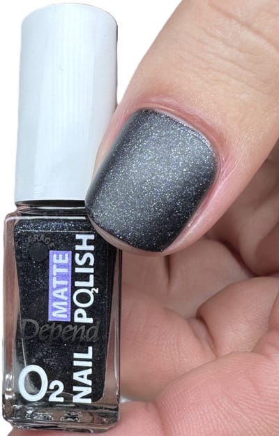 DependCosmetics | Nailpolish |O2 |Nagellak |zuurstofdoorlatend | Mat zwart met glitter |817 |5ml