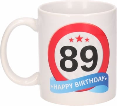 Beallatio Decorations - 89 jaar Verjaardag koffiemok - cadeau beker - stopbord print met happy birthday - 300 ml - keramiek - wit