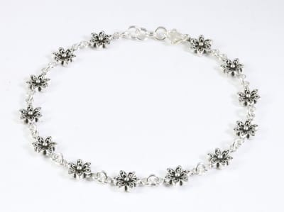 Fijne zilveren armband met bloemen