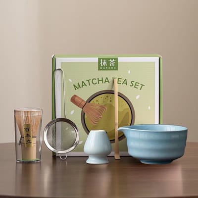 Matchaset 5-delig ‘Kyoto Lichtblauw’ – Japanse theeset met chawan (kom), chasen, chashaku, houder & zeef – Keramiek – Luxe matcha cadeau