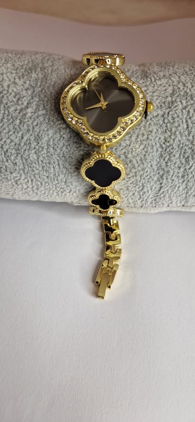 EHH BEAUTY -Dames horloge - Klaver horloge zwart- Clover - Goudkleur -cadeau voor haar- Accessoires - Klaver - gold plated