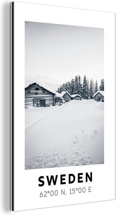 Wanddecoratie Metaal - Aluminium Schilderij Industrieel - Zweden - Sneeuw - Scandinavië - 120x180 cm - Dibond - Foto op aluminium - Industriële muurdecoratie - Voor de woonkamer/slaapkamer