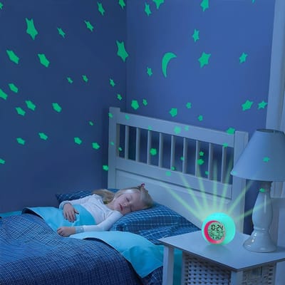 QUOVO® Kinderwekker - Kinder Wekker 7 Kleurig - Kinderwekker Digitaal - LED Alarm Scherm - Meerkleurig - 9cm x 9cm x 10cm
