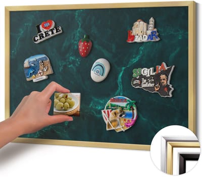 Wallfluent - Groente Magneetbord met Ontwerpen - 60 cm x 40 cm - Magneetbord met Gouden Frame - Flessengroen marmer - Magneetbord voor Reissouvenirs - Design Magneetbord met Frame - Magnetisch Bord Foto Bevestiging