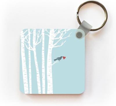 Sleutelhanger - Uitdeelcadeautjes - Een illustratie van een vogel met een hart in een berkenboom - Plastic
