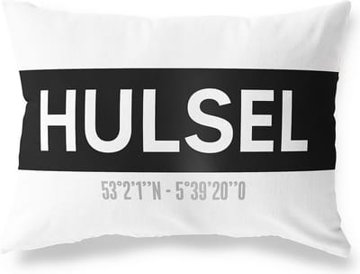 Tuinkussen HULSEL - NOORD-BRABANT met coördinaten - Buitenkussen - Bootkussen - Weerbestendig - Jouw Plaats - Studio216 - Modern - Zwart-Wit - 50x30cm