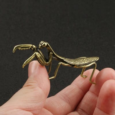 Ornement de Mante Religieuse en Laiton Simulation Figurines d'Insectes Anciens Décorations de Bureau Miniatures Artisanat Animal de Compagnie pour le Thé Feng Shui Objets de Collection pour la Maison