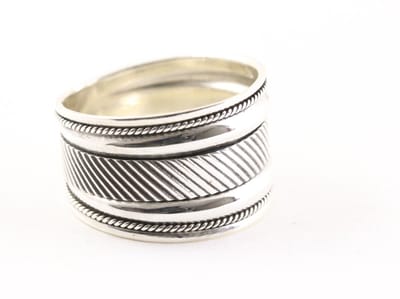 Brede zilveren ring met schuine ribbels - maat 18.5