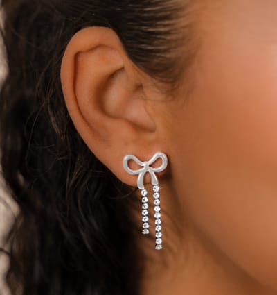 Strikjes Oorbellen met Kristallen | Stainless Steel Zilver
