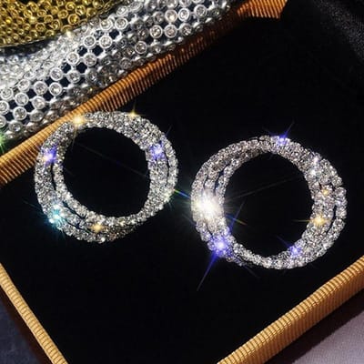 Huitan Mode Grote Ronde Dames Oorknopjes Vol Bling Iced Out CZ Steen Zilverkleurig Prachtig Meisjes Cadeau Vrouwelijke Oorbel Sieraden gray