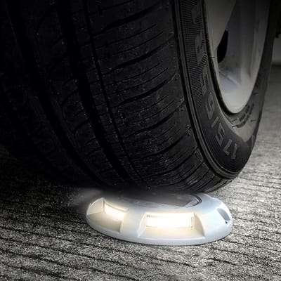 Solar grondspot 'Shield' - Aluminium spot - Warm wit licht (3000K) - 10 lumen - Tot 5000KG draaggewicht - Op zonne-energie - Geschikt voor in de tuin en op de oprit