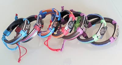 Set van 6 verschillende Armbanden met diverse symbolen - Thema's Ontspanning, Communicatie, Balans, Creativiteit, Inzicht, Zelfvertrouwen