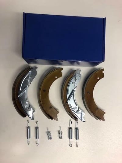 Remschoenen set voor Knott 250x40 | Ifor Williams | 1800kg