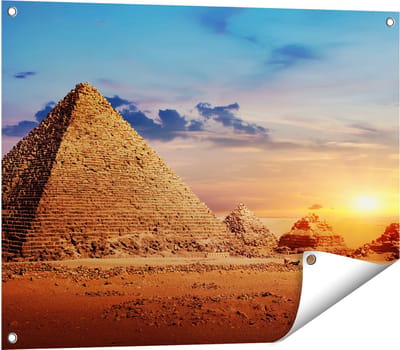Gards Tuinposter Egyptische Piramides in de Woestijn - 80x60 cm - Tuindoek - Tuindecoratie - Wanddecoratie buiten - Tuinschilderij