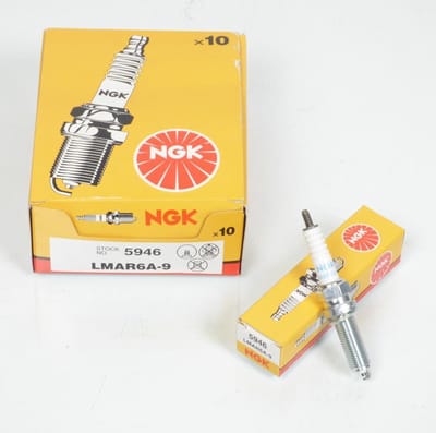 Bougie d'allumage NGK pour Quad Yamaha 550 Yfm Grizzly (4X4) 2009 à 2014 Neuf