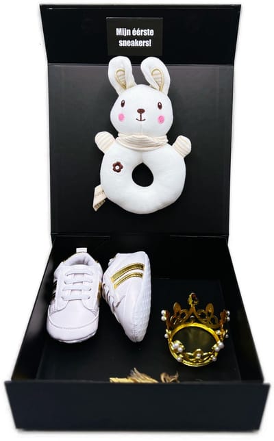 Kraamcadeau unisex met rammelaar en babyschoentjes, kan ook rechtstreeks worden opgestuurd