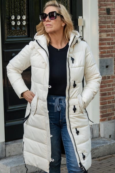 Lange dames winterjas - Gewatteerd en getailleerd - Ivoorwit - Maat 38