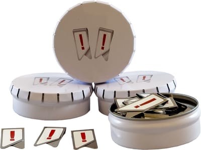 Blikje gevuld met uitroepteken paperclips verpakt per 2 blikjes