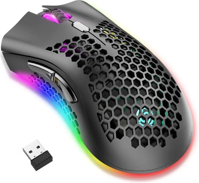 StayPowered Gaming Muis - Ultralicht & Supersnelle Reactie - Honingraatontwerp - 7 Programmeerbare Knoppen - Instelbare DPI (800/1600/3200) - RGB Verlichting - 2.4G Draadloos met USB Ontvanger - Ergonomisch - Zwart - Levering Sneller dan Aangegeven!