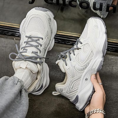 Lente Herenschoenen Nieuwe Ademende Mesh Schoenen Heren Trendy Veelzijdige Sneakers met Dikke Zool Casual Trendy Schoenen voor Papa 44 white