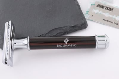 Jag Shaving Double Edge (DE) veiligheidsscheermes - stevig handvat - metalen en stalen afwerking - herbruikbaar veiligheidsscheermes geschikt voor mannen en vrouwen (rood en zwart)