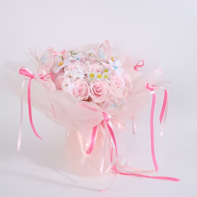 La Roselle Amsterdam Luxe Lichtroze Kunstrozen Boeket met Vlinders en Parels – Roze Cadeauverpakking kunstbloemen –