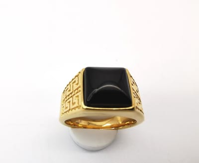 RVS Edelsteen Zwart Onyx goudkleurig Griekse design Ring. Maat 23. Vierkant ringen met beschermsteen. geweldige ring zelf te dragen of iemand cadeau te geven.