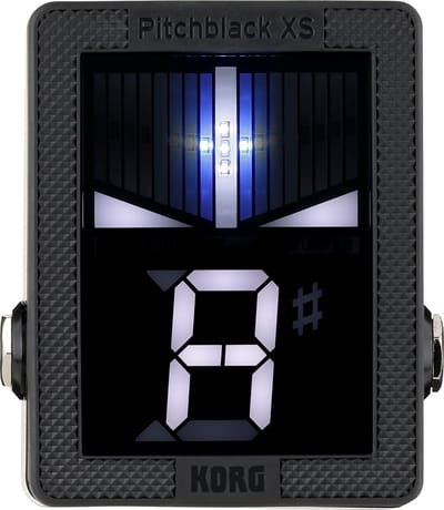 Korg Pitchblack XS CHROMATISCHE PEDAALSTEMMER, compacte vloerstemapparaat met groot display.