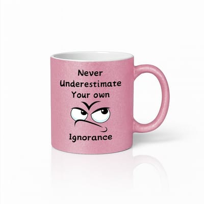 Grappige Roze Mok 330ml – “Never Underestimate Your Own Ignorance” Sarcastische Koffiemok