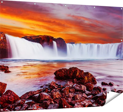Gards Tuinposter Waterval bij een Oranje Hemel - 160x120 cm - Tuindoek - Tuindecoratie - Wanddecoratie buiten - Tuinschilderij