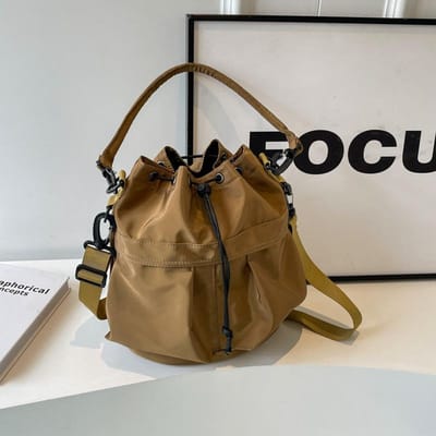 Super Coole Persoonlijkheid Nylon Waterafstotende Emmer Tas Grote Capaciteit Casual Reistas Modieuze Eén-schouder Crossbody Trekkoord Hand black