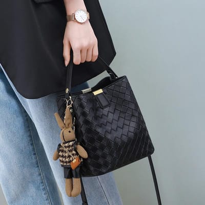 Veelzijdige Handtassen in Herfst en Winter Nieuwe Kleine Tassen met High-end Echt Leer Crossbody Pendelen Emmer Tas Trend black