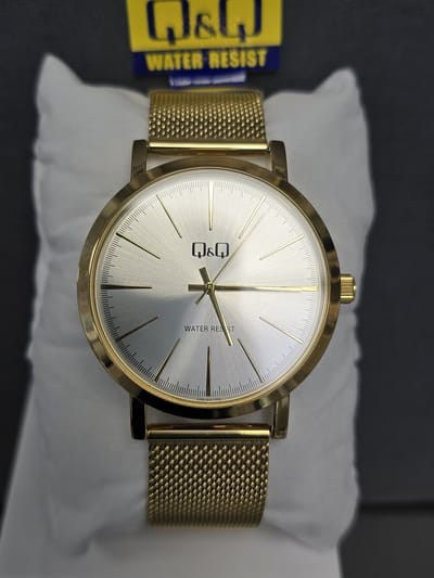 Q&Q Herenhorloge Q892J802Y – Luxe Goudkleurige Mesh Band & Minimalistisch Design – Waterdicht