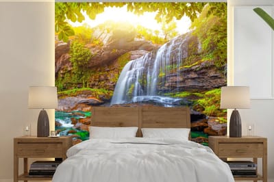 Behang - Fotobehang Natuur - Waterval - Planten - Bomen - Zon - Breedte 300 cm x hoogte 300 cm