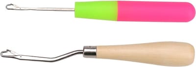 Houten gebogen haaknaald en plastic latch hook naaldset van 2 stuks voor haken en breien