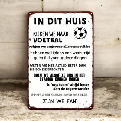 Wanddecoratie Bord met tekst ( metaal ) Voetbal Regels ( In dit huis kijken we naar Voetbal ) 30 x 20 cm 2D Plat Model